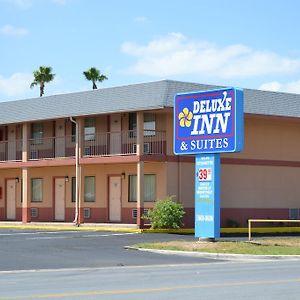 Deluxe Inn And Suites ווסלקו Exterior photo