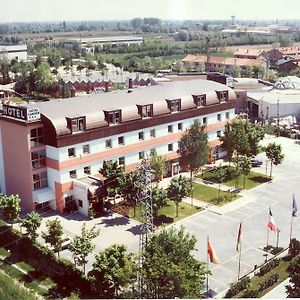 נואלה Hotel Garden Exterior photo