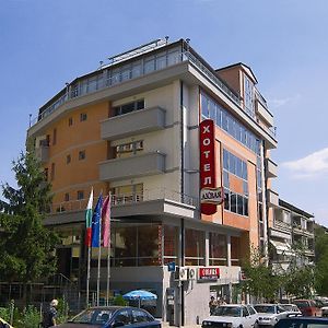 וליקו טורנובו Hotel Akvaya Exterior photo