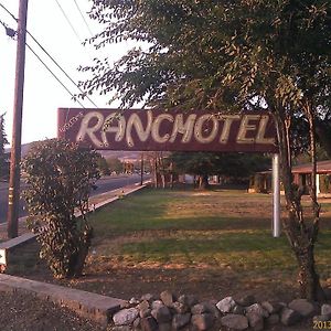 טהאצ'פי Ranch Motel Exterior photo