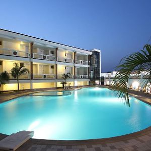 ואדודרה Prakruti Resort Exterior photo