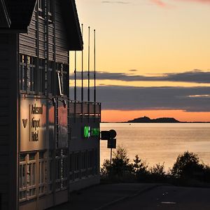 Ytterland Aalesund Airport Hotel Exterior photo