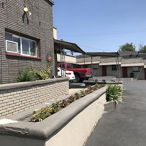 Colville Selkirk Motel Exterior photo