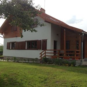 Sincraieni Eszter Guesthouse Exterior photo