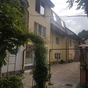 דירות Rîşnov Apartament Teilor Exterior photo