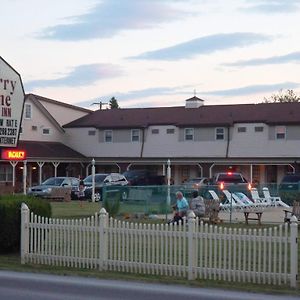 רונקס Cherry Lane Motor Inn Amish Country Exterior photo