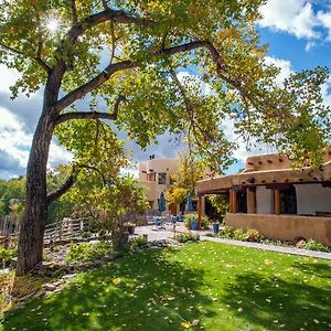 טאוס Inn On La Loma Plaza Exterior photo