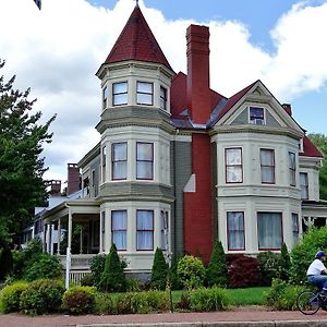הוילה סאקו Maine Victorian Mansion Exterior photo