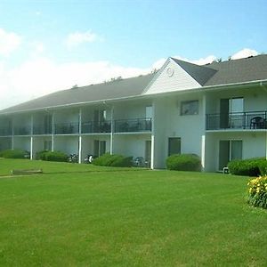 West Boylston Classic Suites And Inn Exterior photo