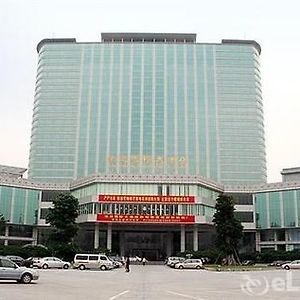 דונגגואן Lung Chuen International Hotel Exterior photo