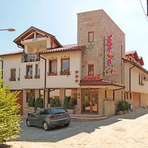 וליקו טורנובו Family Hotel Silvestar Exterior photo