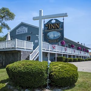 יורק Inn Between The Beaches & Villager Exterior photo