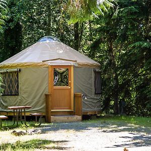 Bow Mount Vernon Camping Resort 16 Ft. Yurt 6 Exterior photo