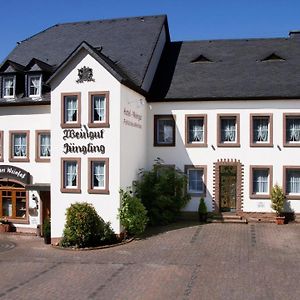 מלון Kenn Gastehaus Weingut - Frohliches Weinfass Exterior photo