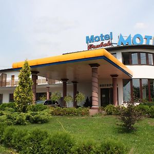 טרנובסקי גאורי Motel Drabek Exterior photo
