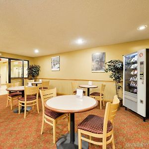 Americas Best Value Inn - איסט סירקיוז Restaurant photo