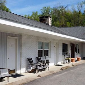 Lakeville Inn At Iron Masters Exterior photo