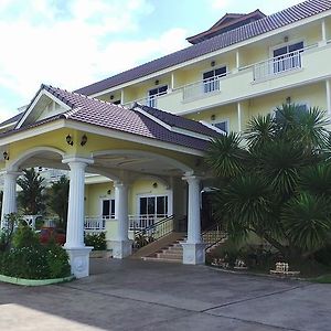 פיטסנולוק Monrawee Pavilion Resort Exterior photo