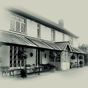 מלון אברגאבני The Clytha Arms Exterior photo