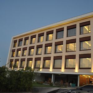 Ajod Pride Biznotel Alkapuri Exterior photo