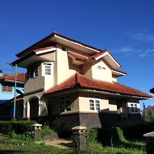 פונקאק Villa Tamie Bumi Ciherang Exterior photo