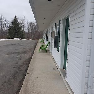 סאסקס Covered Bridge Inn & Suites Exterior photo