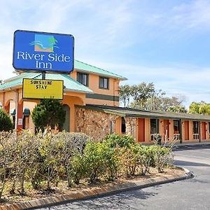 River Side Inn ניו פורט ריצ'י Exterior photo