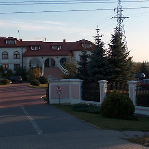מלון Błonie Pod Lwami Exterior photo