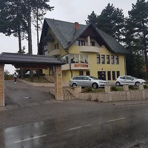 Tesanj Restoran&Motel And Apartmants Lovacka Prica Exterior photo