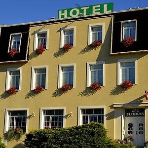 סלאקוב או ברנה Hotel Florian Exterior photo