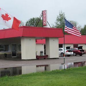 Iron Bridge Village Inn Motel Exterior photo