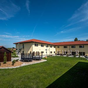 Hotel Na Farme Chotovice Exterior photo