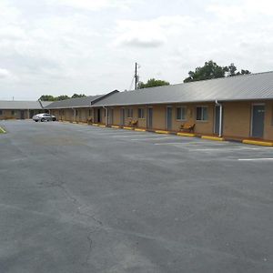 Crump River Heights Motel Exterior photo