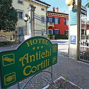 דוסובונו Hotel Antichi Cortili Exterior photo