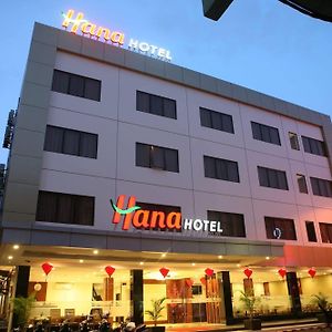 Batam Hana Hotel Exterior photo