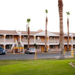 בליית' Emerald Inn & Lounge Exterior photo