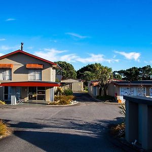 גריימאות' Charles Court Motel Exterior photo