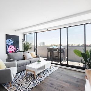 מלבורן Spacious Urban Oasis Apartment With City Views By Ready Set Host Exterior photo