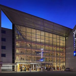 סטאנסטד מאונטפיצ'ט Radisson Blu Hotel London Stansted Airport Exterior photo