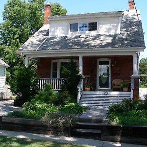 Sainte-Catherine Simcoe Suites On The Henley B&B Exterior photo