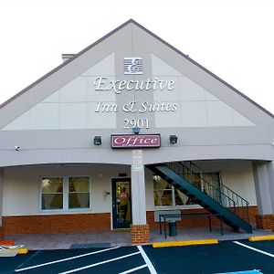 Executive Inn & Suites אפר מרלבורו Exterior photo