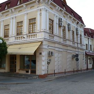 בראליה Hotel Regal Exterior photo