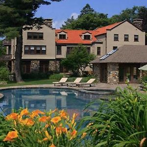 Colebrook Rock Hall Luxe Lodging Exterior photo