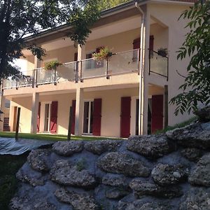 Auberives-en-Royans Le Mas De Servant Roulottes Et Chambres D'Hotes Exterior photo