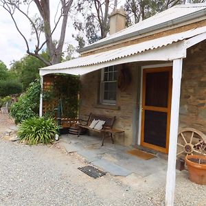 קלייר Reillys Wines Heritage Cottages Exterior photo