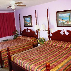 Lamar Blue Spruce Motel Room photo