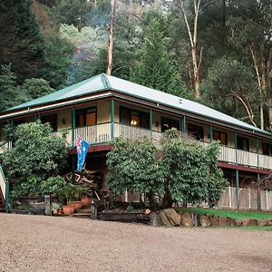 קלוראמה Rustic Refuge Guesthouse Exterior photo