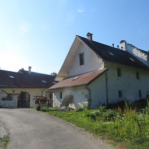 דירות Yenne L'Hermitage Exterior photo