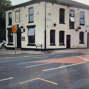 Farnworth Kings Arms Hotel Exterior photo