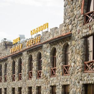 מלון Mtsʼkhetʼa Golden Fleece Exterior photo